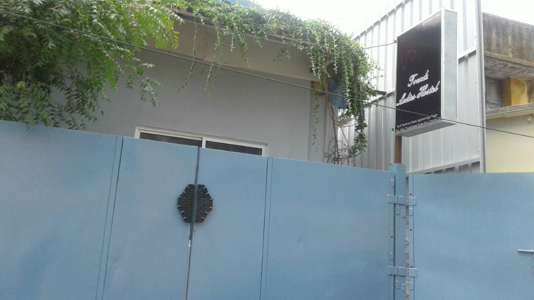 Trendz Ladies Hostel Padi